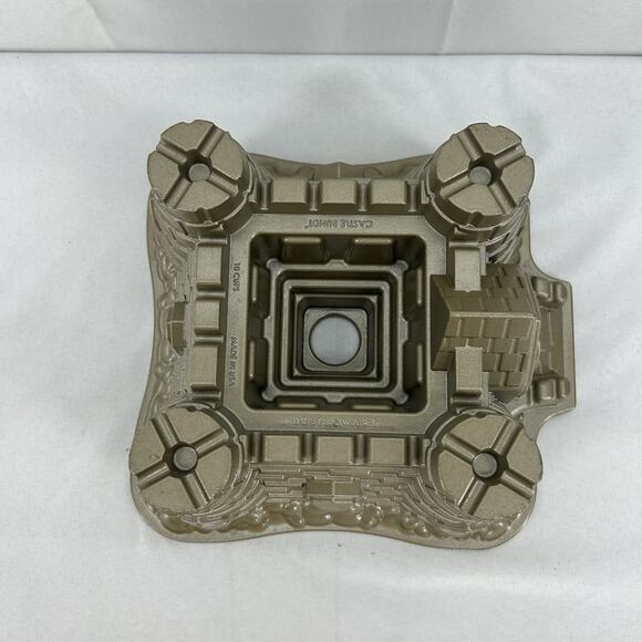 Nordic Ware Castle Bundt Cake Pan 10 Cup Cast Aluminum USA - Picture 5 of 14